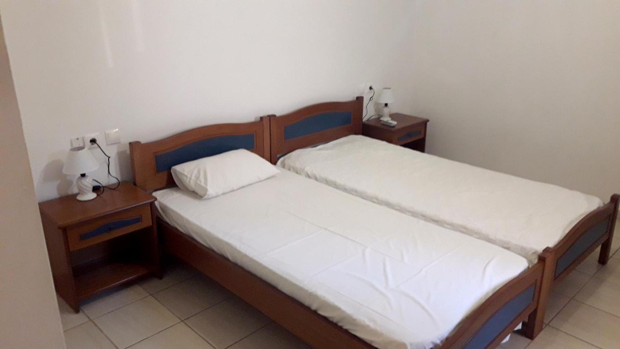 Theofilos Appartements Livadi  Bilik gambar